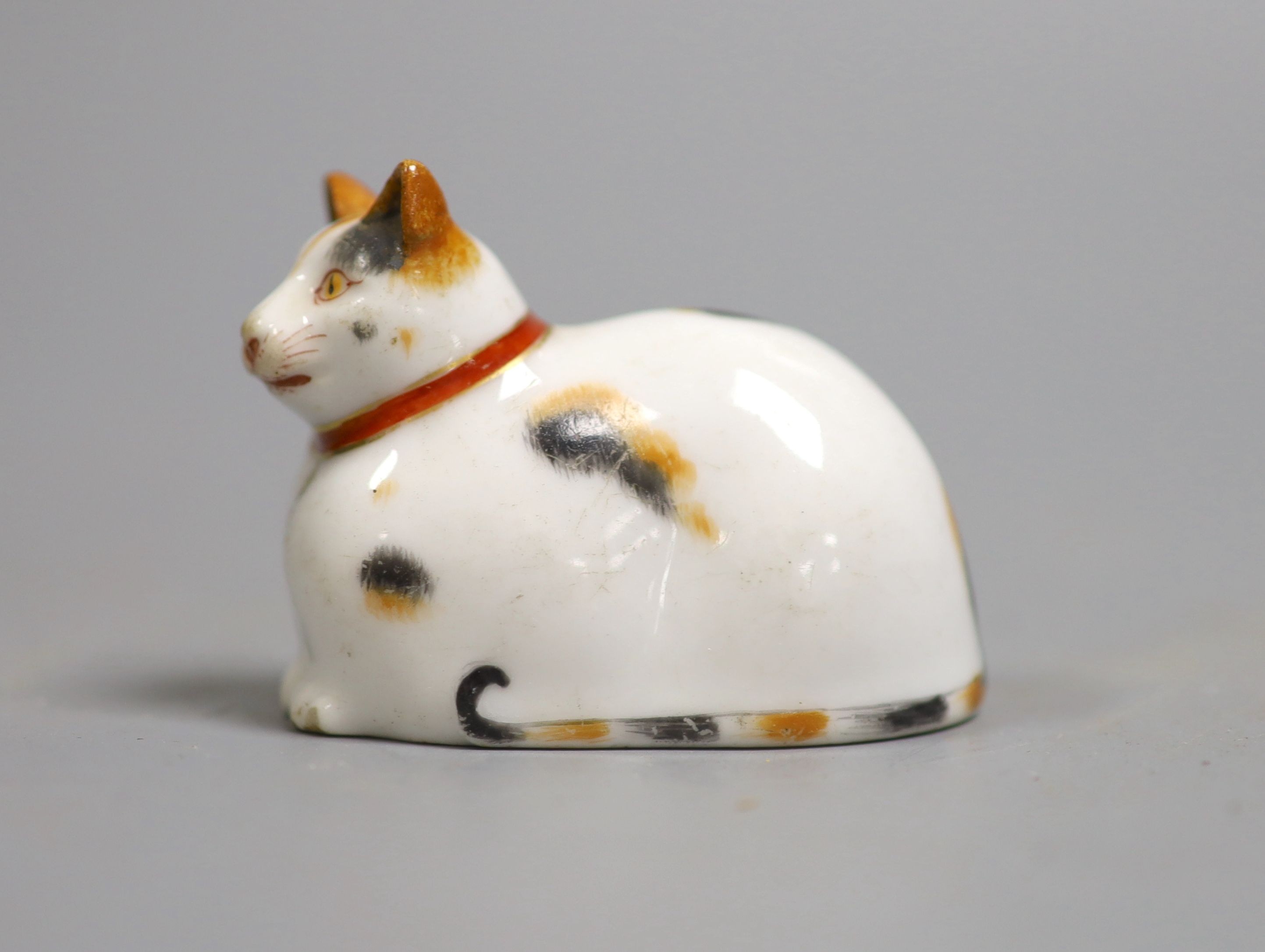 A rare Chamberlain Worcester porcelain model of a recumbent cat, c.1820-40, 6cm